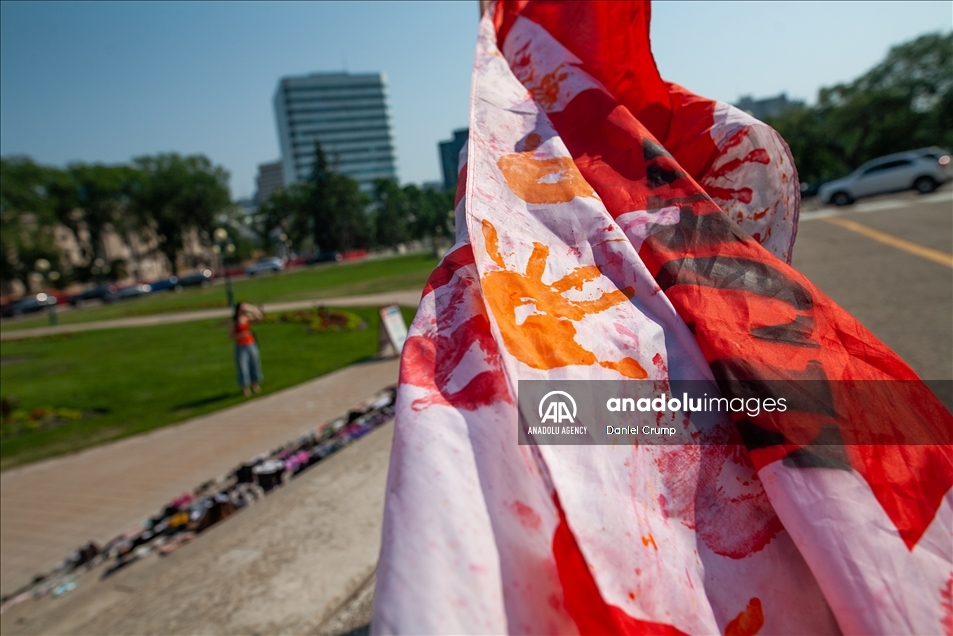 В Канаде снесли статуи Королевы Виктории и Елизаветы II