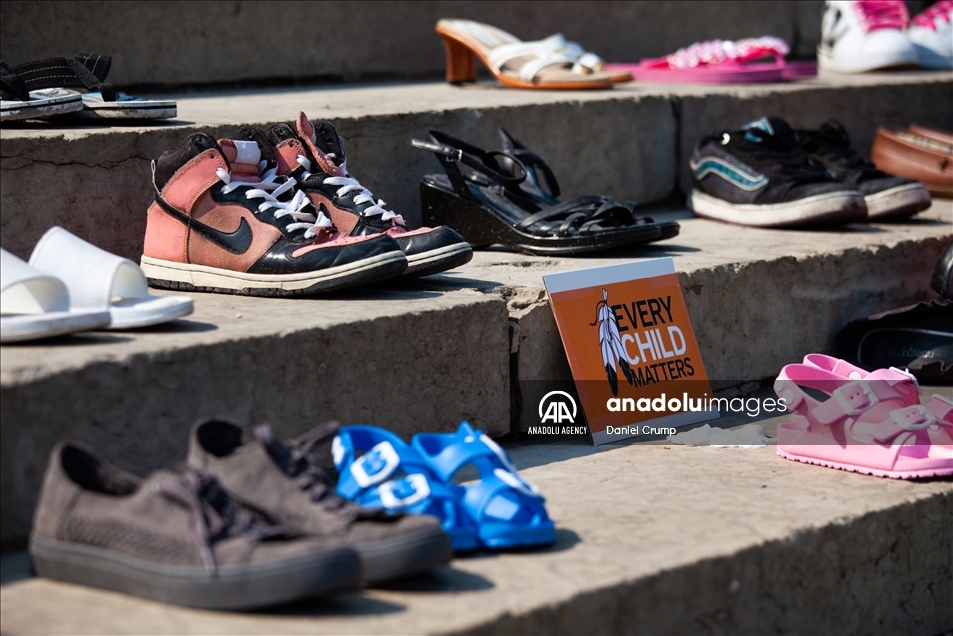 В Канаде снесли статуи Королевы Виктории и Елизаветы II