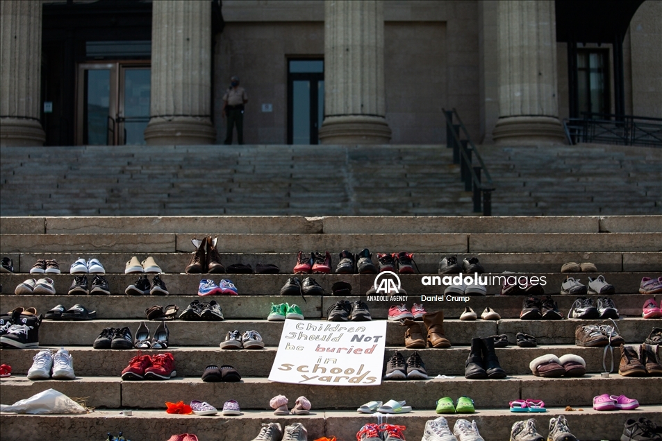 В Канаде снесли статуи Королевы Виктории и Елизаветы II