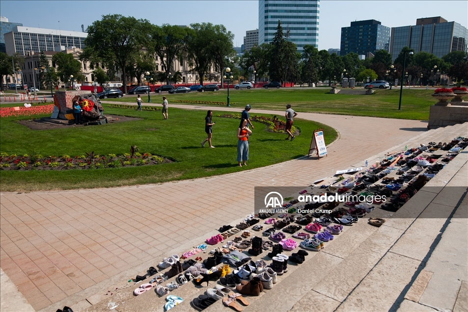 В Канаде снесли статуи Королевы Виктории и Елизаветы II