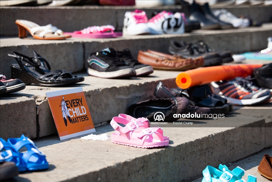 В Канаде снесли статуи Королевы Виктории и Елизаветы II