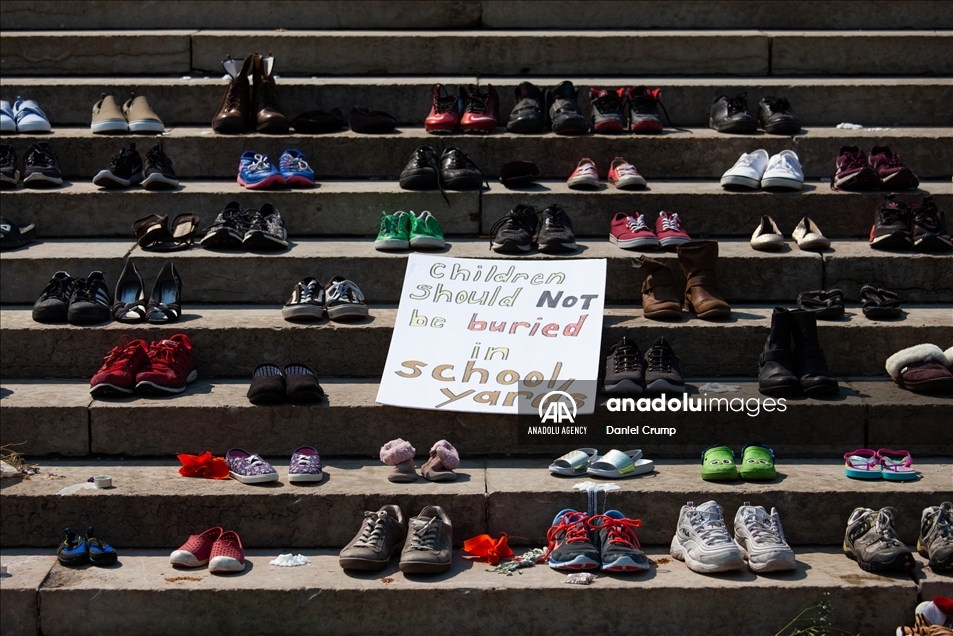 В Канаде снесли статуи Королевы Виктории и Елизаветы II