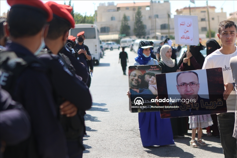 عمان.. وقفة لذوي موقوفين أردنيين وفلسطينيين قرب سفارة الرياض