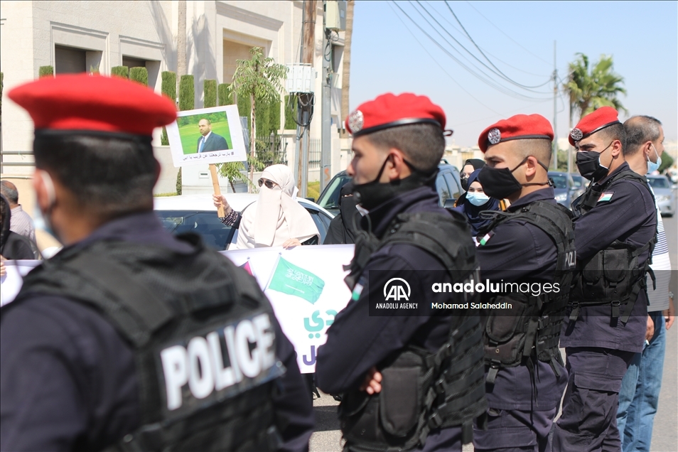 عمان.. وقفة لذوي موقوفين أردنيين وفلسطينيين قرب سفارة الرياض