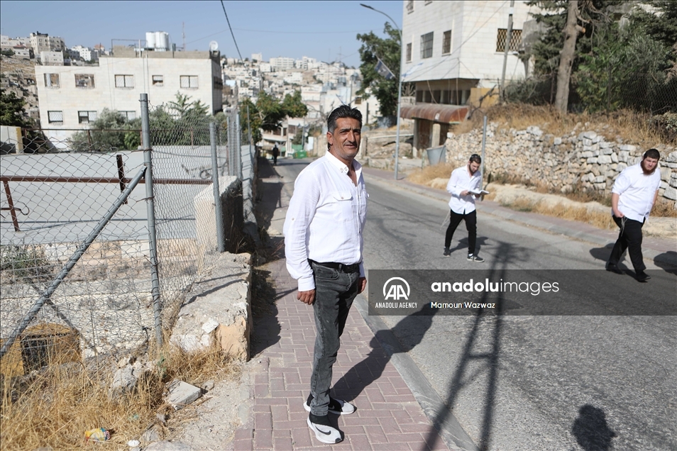 على خطى شارع الشهداء بالخليل.. إسرائيل "تخنق" أهالي الشيخ جراح