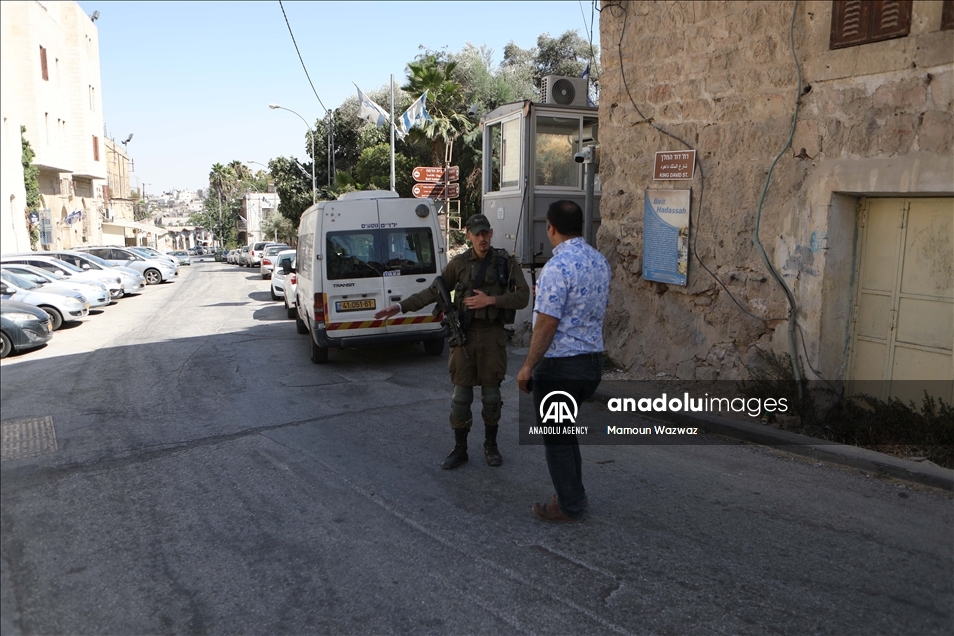 على خطى شارع الشهداء بالخليل.. إسرائيل "تخنق" أهالي الشيخ جراح