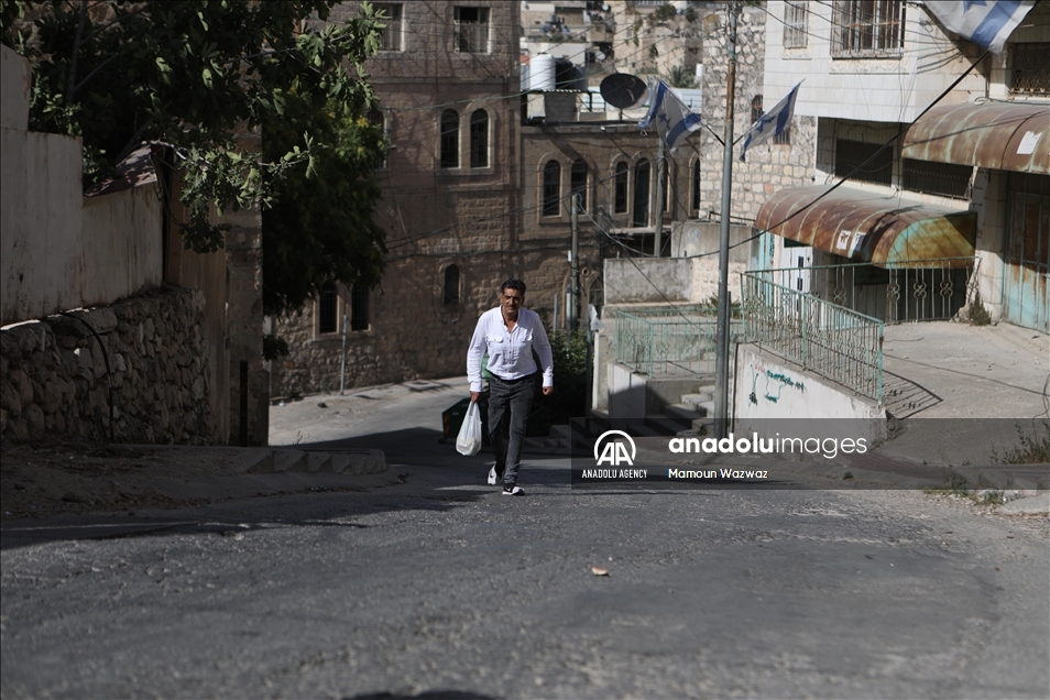 على خطى شارع الشهداء بالخليل.. إسرائيل "تخنق" أهالي الشيخ جراح