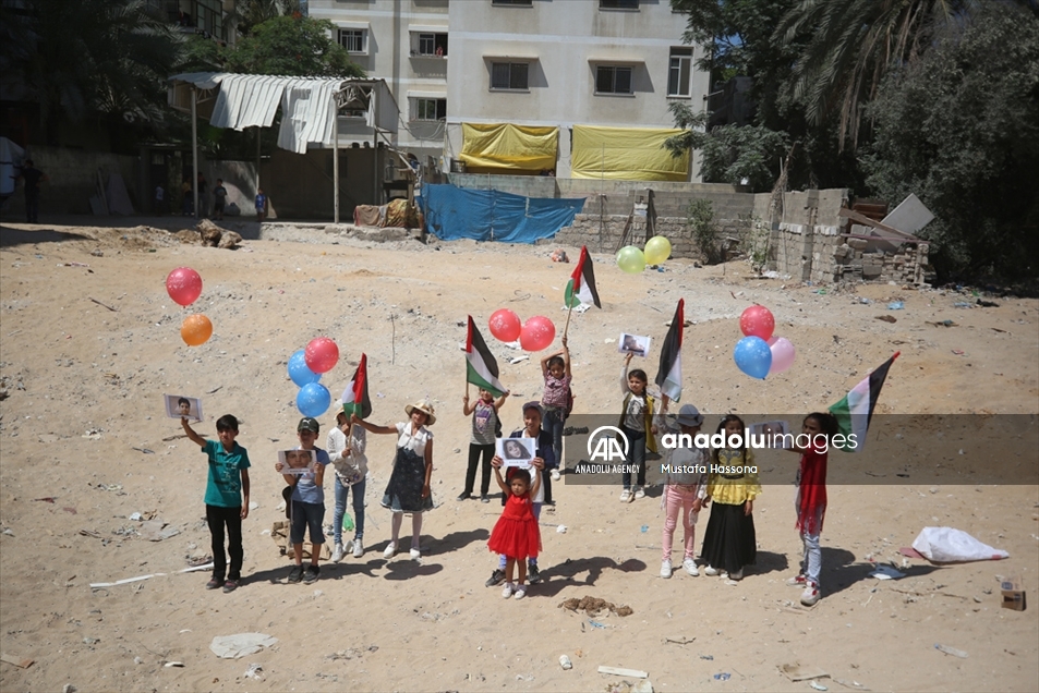 Los niños de Gaza elevan globos en recuerdo de sus compañeros fallecidos en ataques de las fuerzas de Israel