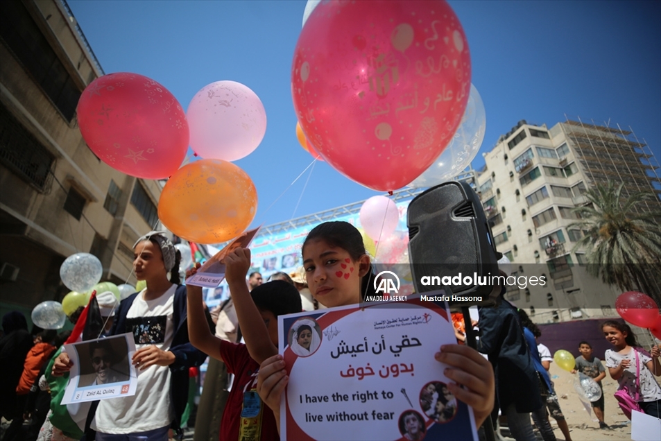 Los niños de Gaza elevan globos en recuerdo de sus compañeros fallecidos en ataques de las fuerzas de Israel