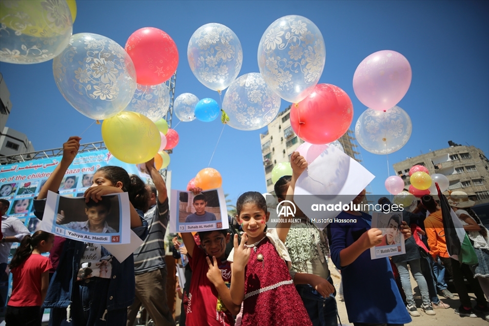 Los niños de Gaza elevan globos en recuerdo de sus compañeros fallecidos en ataques de las fuerzas de Israel