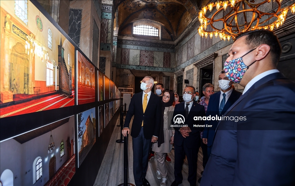 15 Temmuz şehidi Cambaz'ın Memleketimin Ulu Camileri Sergisi, Ayasofya-i Kebir Camii'nde açıldı