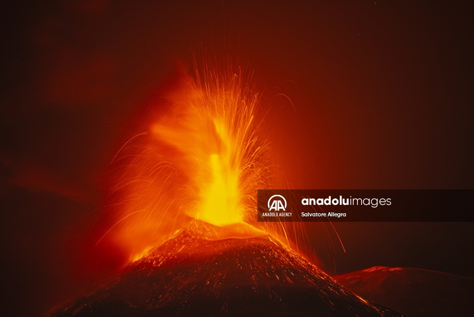 El volcán Etna entra nuevamente en erupción