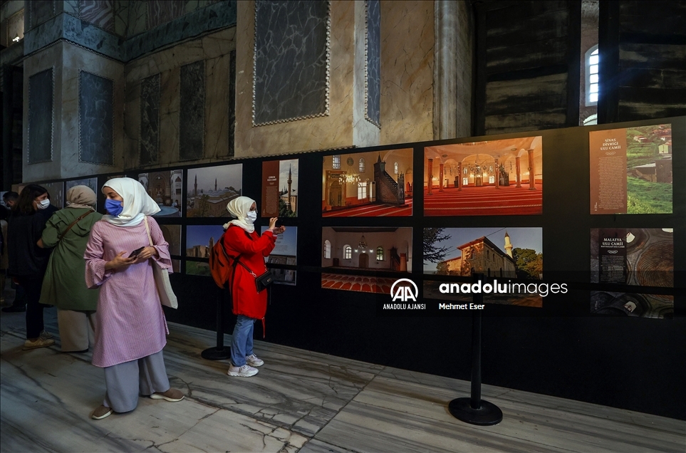 15 Temmuz şehidi Cambaz'ın Memleketimin Ulu Camileri Sergisi, Ayasofya-i Kebir Camii'nde açıldı