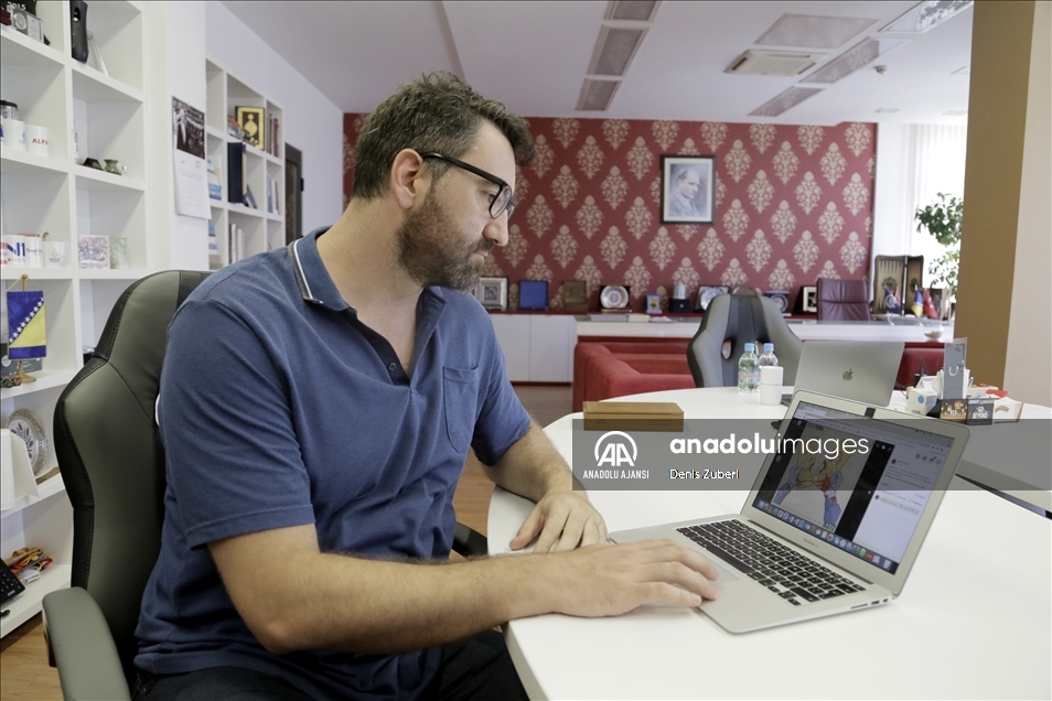 Karikatür sanatçısı Delic, Srebrenitsa'daki soykırımın vahametini çizimleriyle anlatıyor