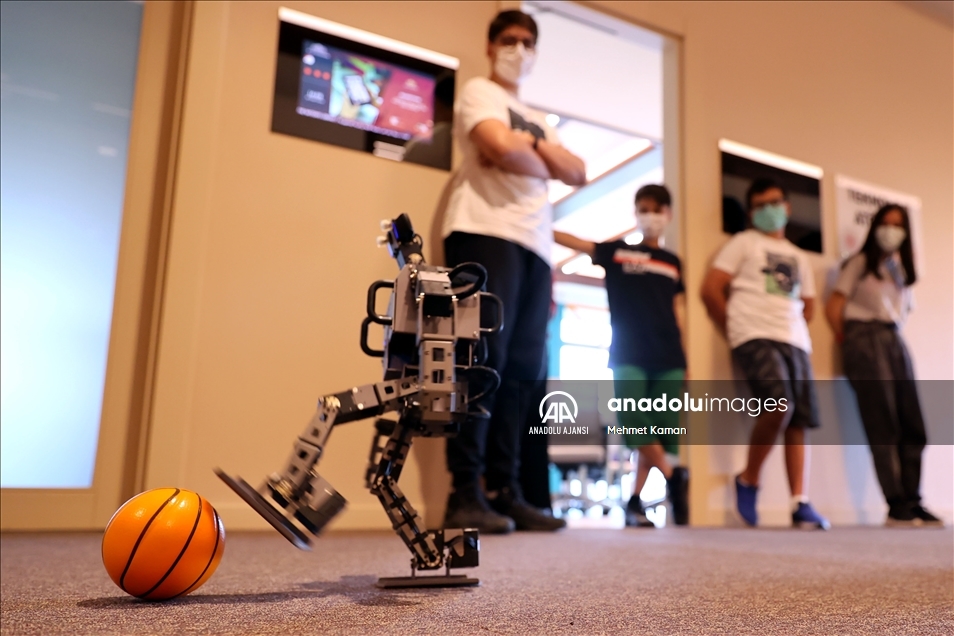 Cumhurbaşkanlığı Millet Kütüphanesi'nde "İnsansı Robot" eğitimleri veriliyor 