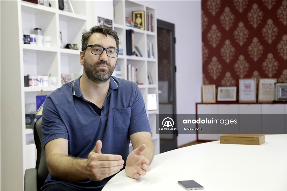 Karikatür sanatçısı Delic, Srebrenitsa'daki soykırımın vahametini çizimleriyle anlatıyor