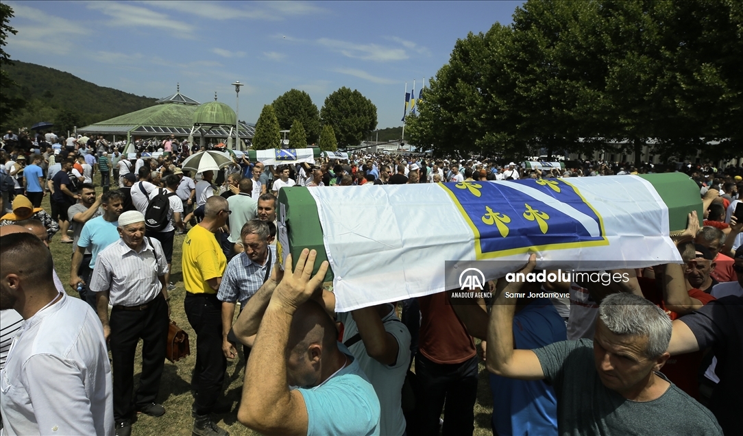 Potočari: Klanjana dženaza i obavljen ukop 19 žrtava srebreničkog genocida