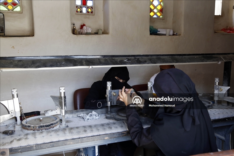 عقيق اليمن.. صناعة تواجه الحرب والمنافسة والتزييف