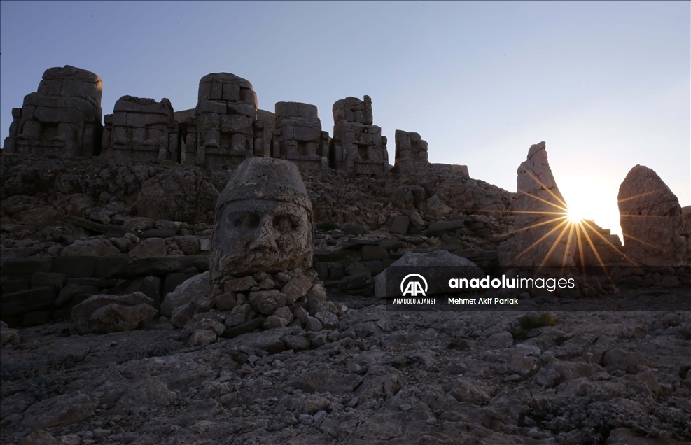 Dünya mirası Nemrut ziyaretçilerini ağırlamaya başladı