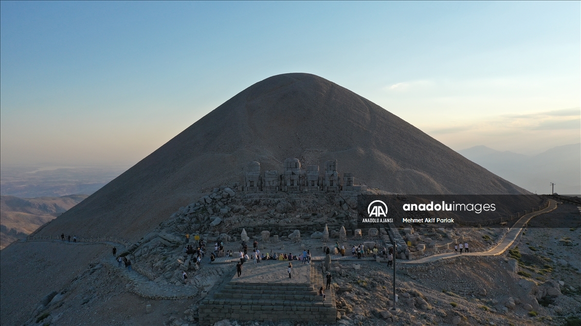 Dünya mirası Nemrut ziyaretçilerini ağırlamaya başladı