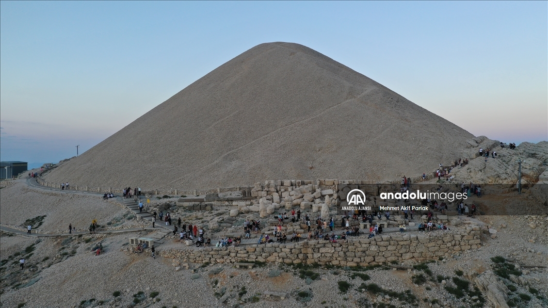 Dünya mirası Nemrut ziyaretçilerini ağırlamaya başladı