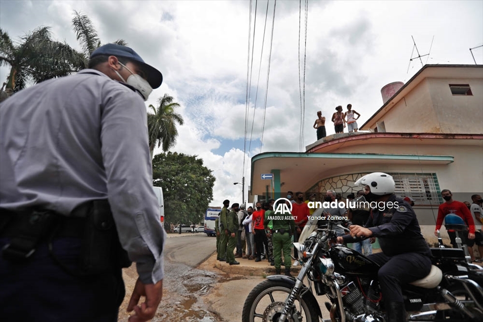 Miguel Díaz-Canel visitó una de las poblaciones en donde se presentaron protestas en Cuba