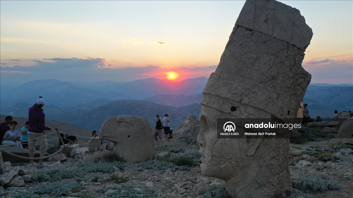 Dünya mirası Nemrut ziyaretçilerini ağırlamaya başladı