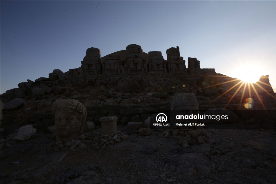 Dünya mirası Nemrut ziyaretçilerini ağırlamaya başladı