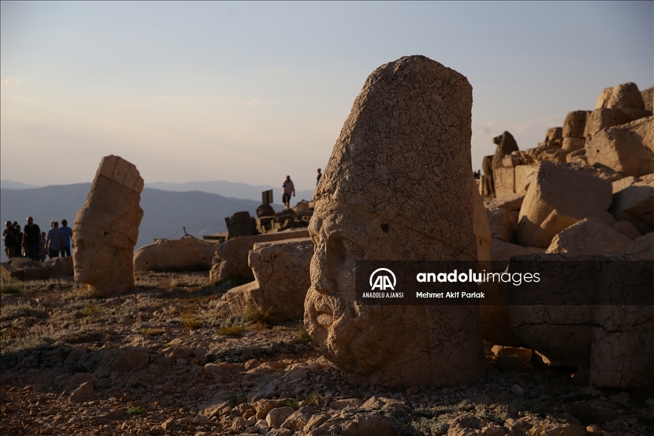 Dünya mirası Nemrut ziyaretçilerini ağırlamaya başladı