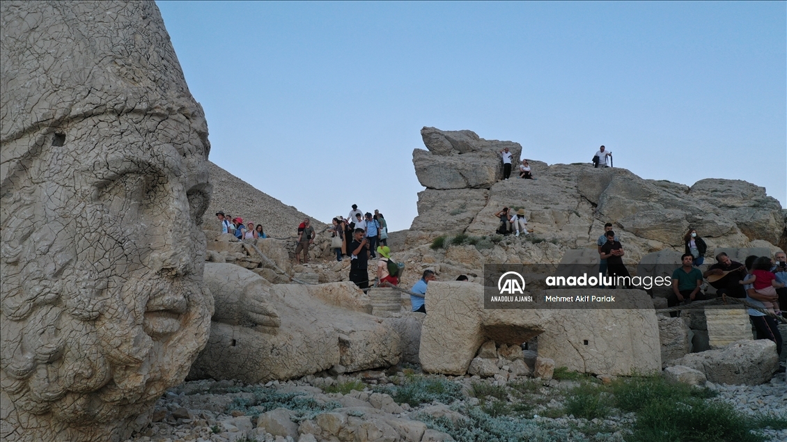 Dünya mirası Nemrut ziyaretçilerini ağırlamaya başladı