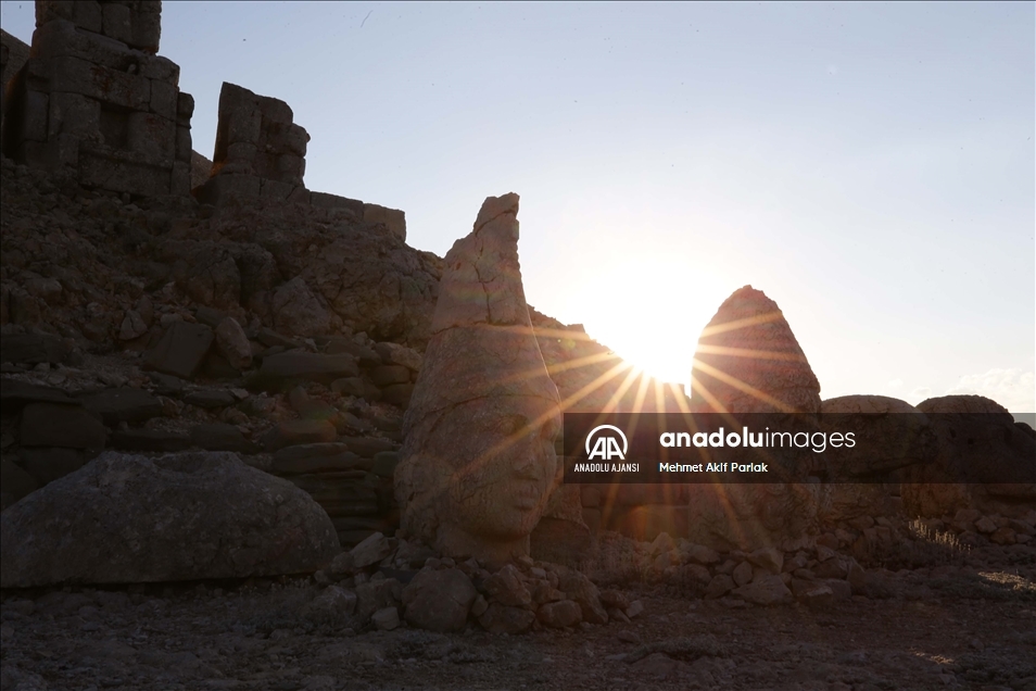 Dünya mirası Nemrut ziyaretçilerini ağırlamaya başladı