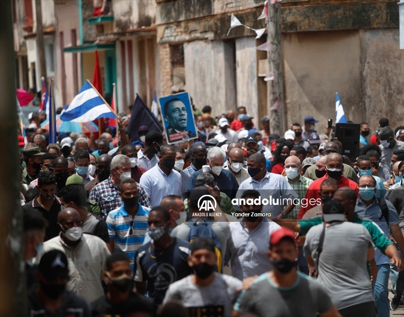 Miguel Díaz-Canel visitó una de las poblaciones en donde se presentaron protestas en Cuba