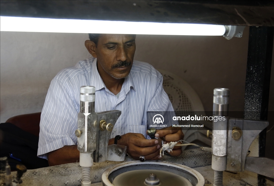 عقيق اليمن.. صناعة تواجه الحرب والمنافسة والتزييف