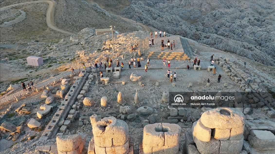 Dünya mirası Nemrut ziyaretçilerini ağırlamaya başladı
