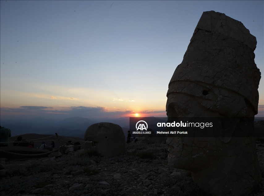 Dünya mirası Nemrut ziyaretçilerini ağırlamaya başladı