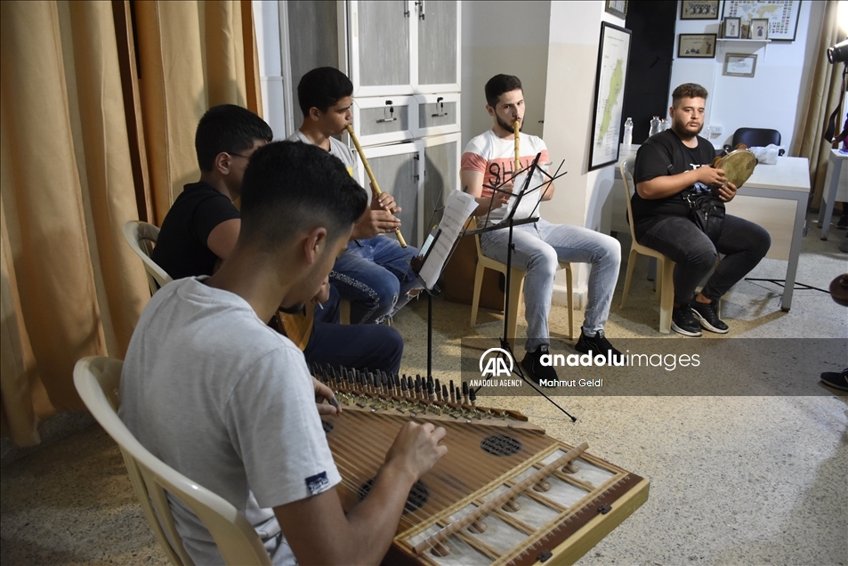 من فرنسا إلى لبنان.. "الكمنجاتي" الفلسطينية تقاوم بالموسيقى