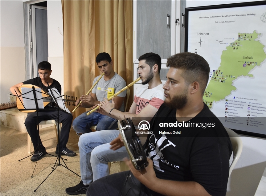 من فرنسا إلى لبنان.. "الكمنجاتي" الفلسطينية تقاوم بالموسيقى