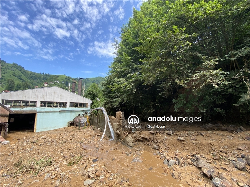 Bakanlar Soylu, Kurum ve Karaismailoğlu, Rize'de afet bölgesinde incelemelerde bulundu