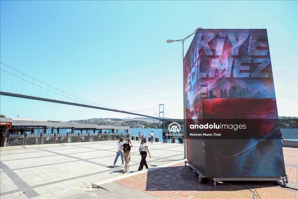 İstanbul ve Ankara'da kurulan led kulelerde, darbe girişimine karşı milletin mücadelesi anlatıldı
