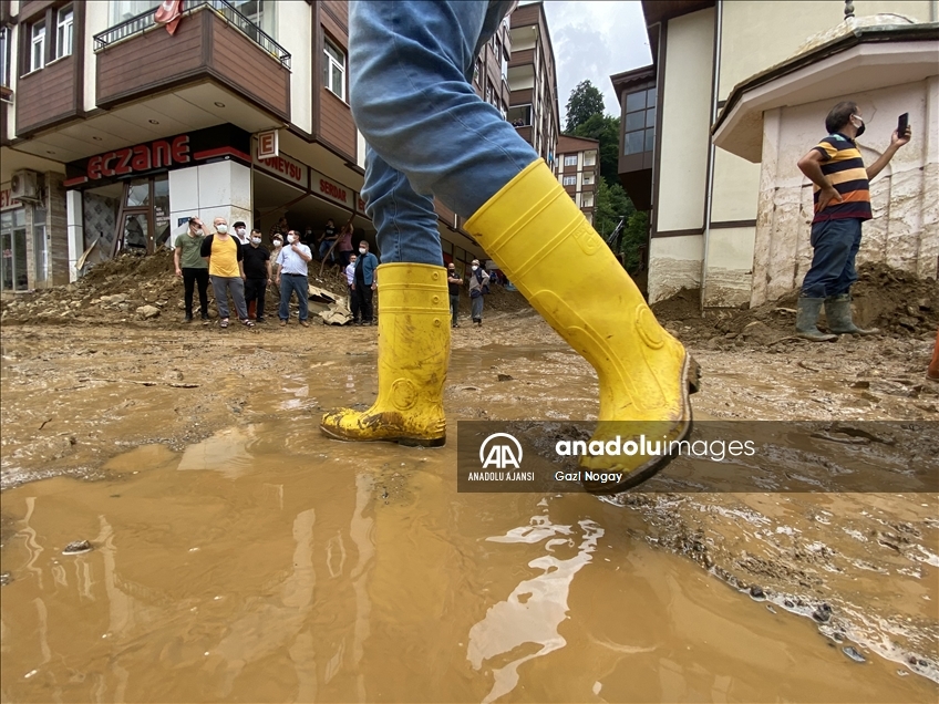 Bakanlar Soylu, Kurum ve Karaismailoğlu, Rize'de afet bölgesinde incelemelerde bulundu