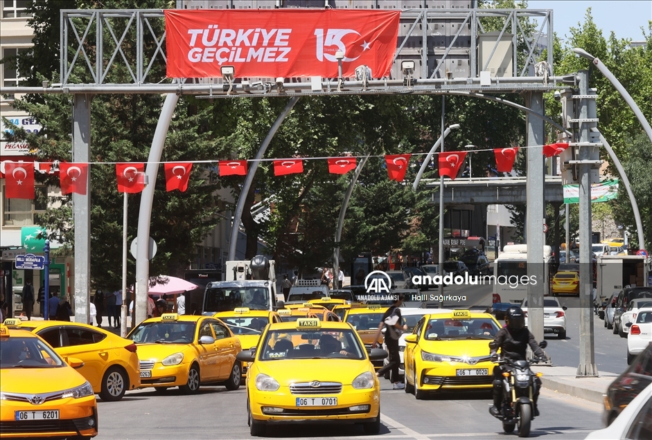 İstanbul ve Ankara'da kurulan led kulelerde, darbe girişimine karşı milletin mücadelesi anlatıldı