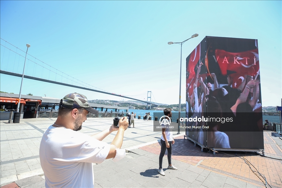 İstanbul ve Ankara'da kurulan led kulelerde, darbe girişimine karşı milletin mücadelesi anlatıldı