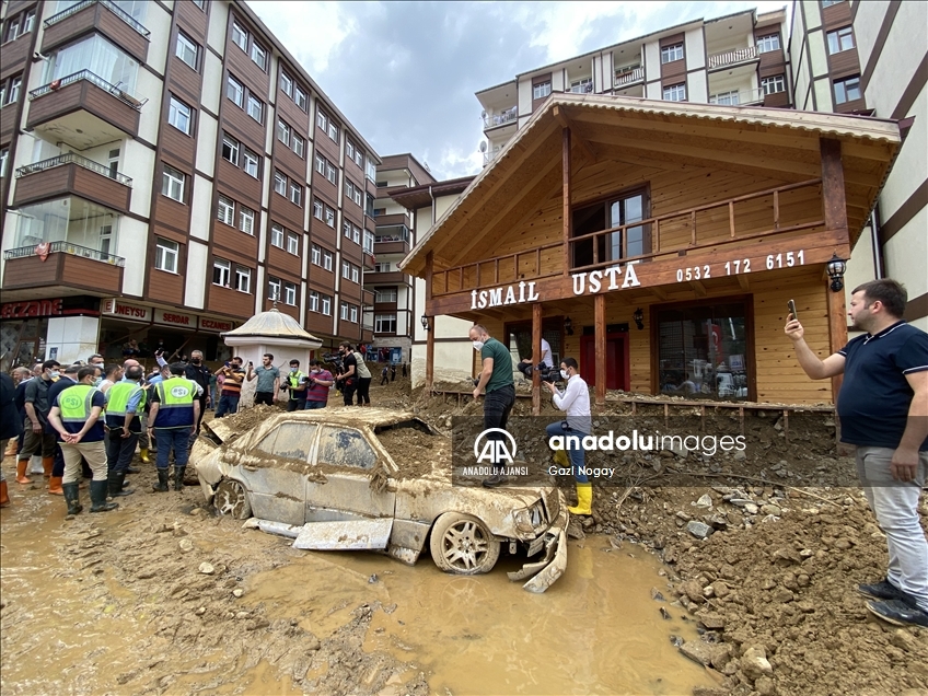 Bakanlar Soylu, Kurum ve Karaismailoğlu, Rize'de afet bölgesinde incelemelerde bulundu