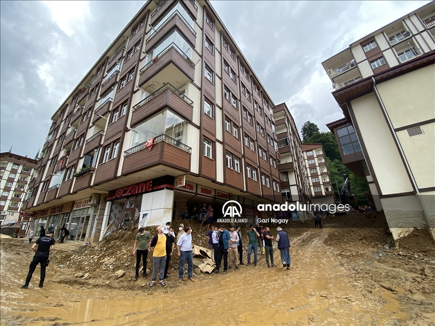 Bakanlar Soylu, Kurum ve Karaismailoğlu, Rize'de afet bölgesinde incelemelerde bulundu