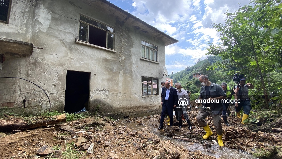 Bakanlar Soylu, Kurum ve Karaismailoğlu, Rize'de afet bölgesinde incelemelerde bulundu