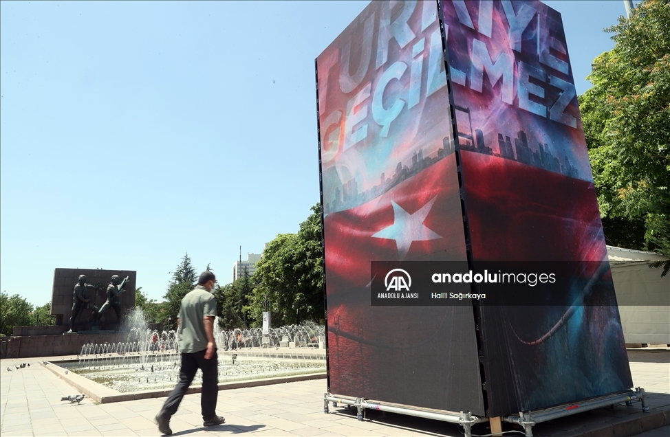 İstanbul ve Ankara'da kurulan led kulelerde, darbe girişimine karşı milletin mücadelesi anlatıldı