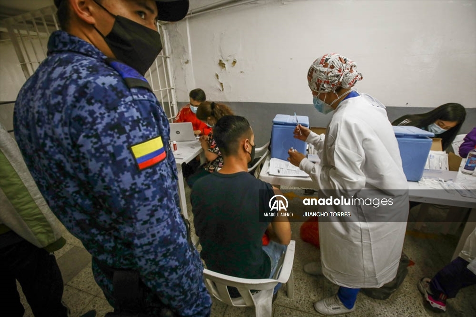 Vacunación masiva en la Correccional La Modelo de Bogotá, Colombia