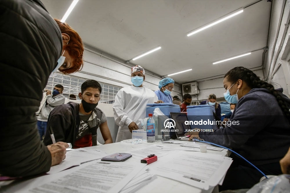 Vacunación masiva en la Correccional La Modelo de Bogotá, Colombia