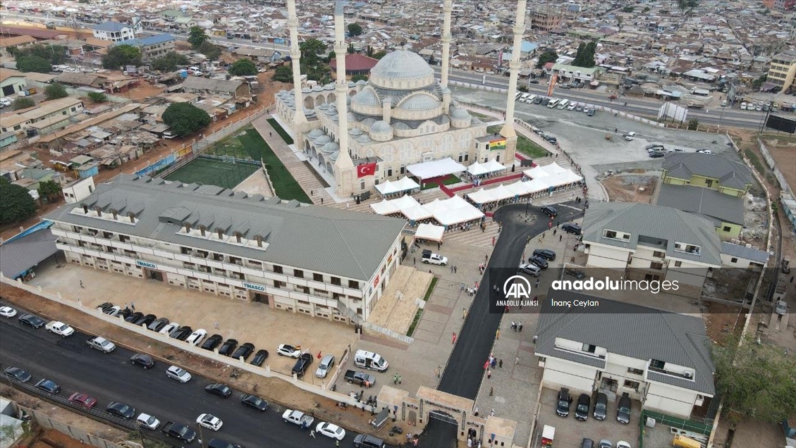 Türkiye tarafından inşa edilen Gana Milli Cami ve Külliyesi ibadete açıldı