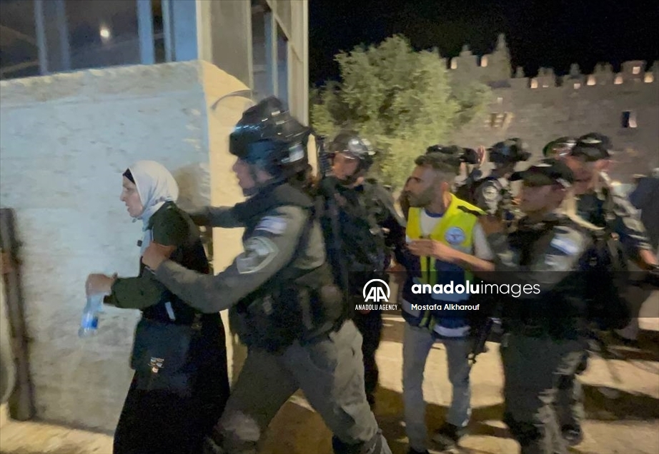 إسرائيل تبعد 3 مرابطات فلسطينيات عن المسجد الأقصى